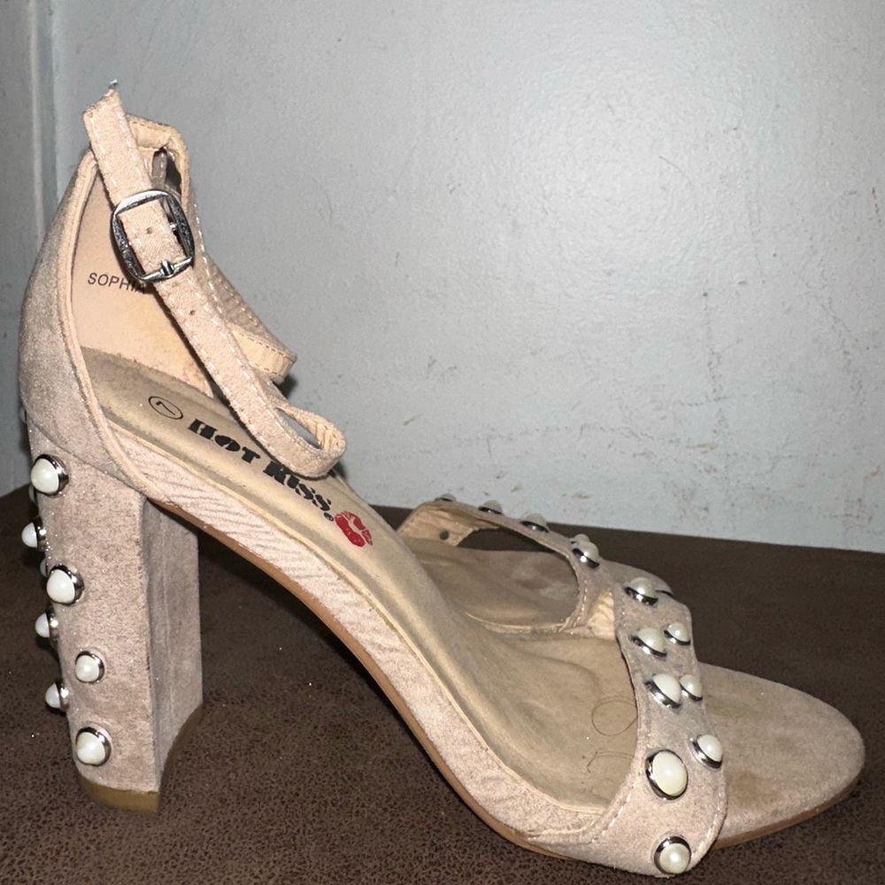 HOT KISS PEARL BEIGE ANKLE STRAP BLOCK HEELS